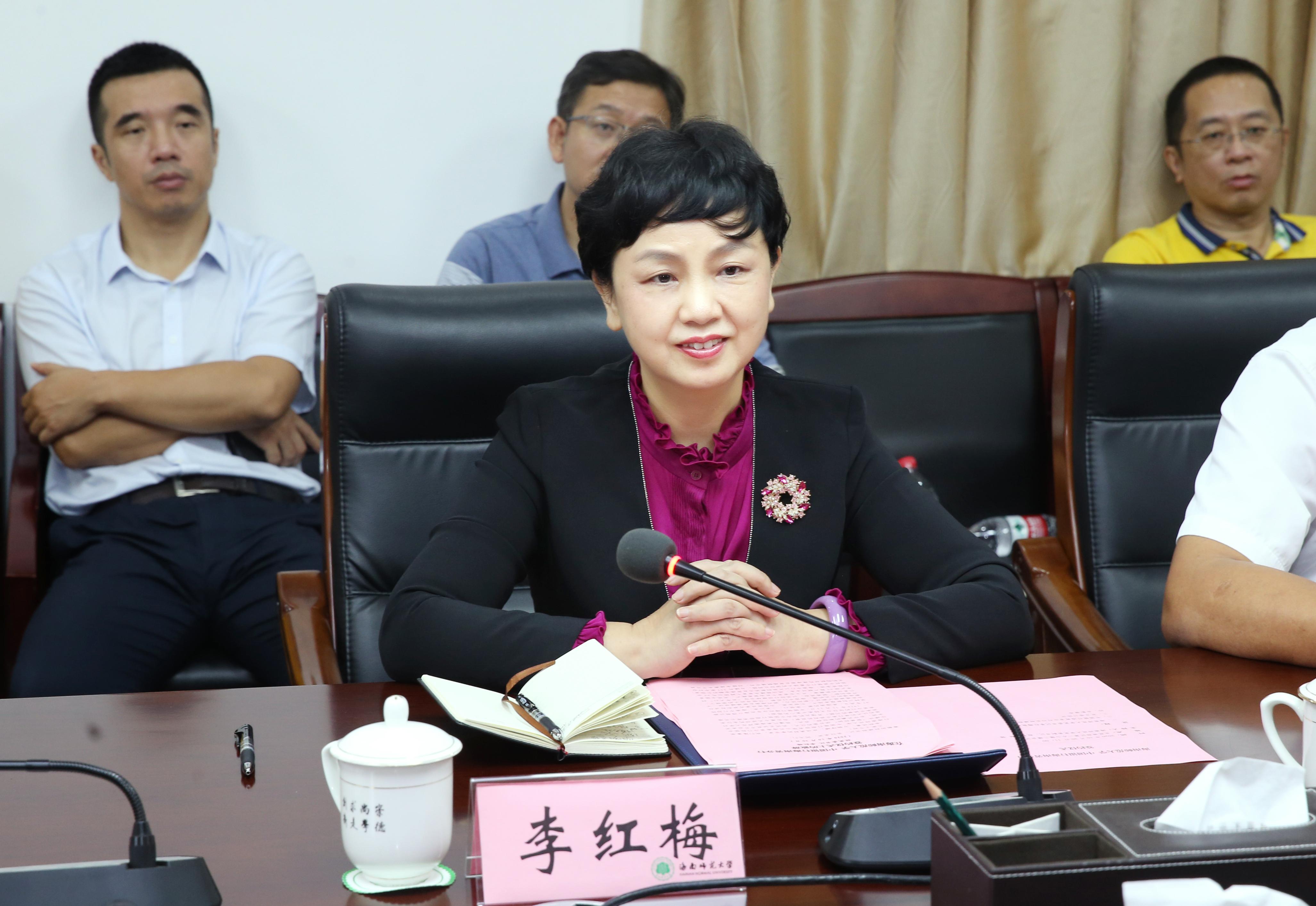 海南，热带天堂的生态、文化与经济转型之旅